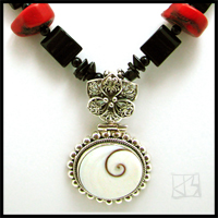shiva's eye pendant onyx beaded necklace